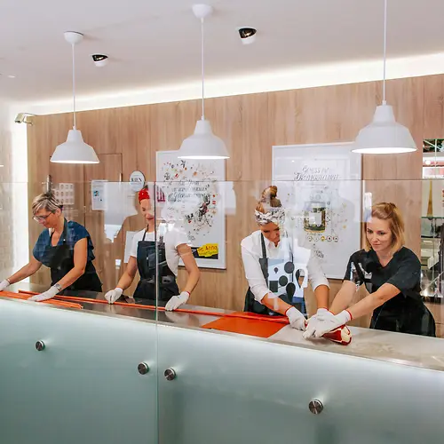 Producción de caramelos en la fábrica Wiener Zuckerlwerkstatt