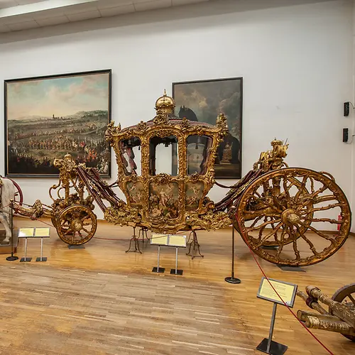 Wagenburg, golden carriage